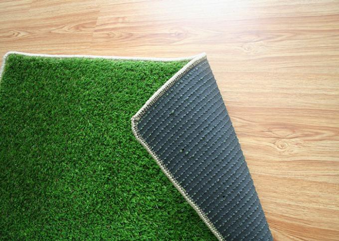 Bentuk Serat Unik Karpet Luar Ruangan Dalam Ruangan Rumput Rumput Hijau Buatan Untuk Dekorasi Kota 0