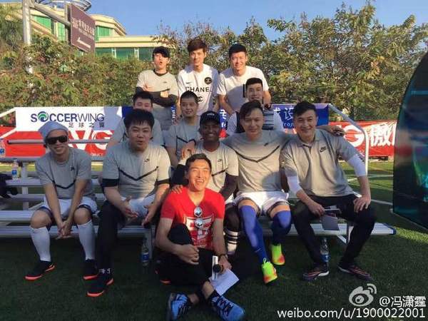 berita perusahaan terbaru tentang Pertandingan Sepak Bola Amal Feng Xiaoting Diselenggarakan Kemarin, Mengabdikan Cinta untuk Masa Depan Sepak Bola China  0