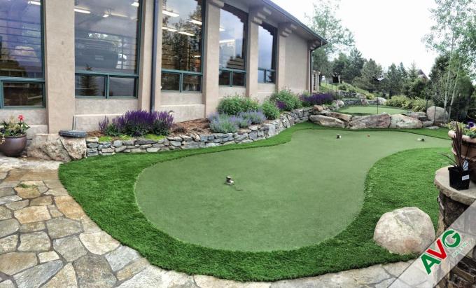 10mm Tinggi Tumpukan Rumput Buatan Golf Alami / Golf Indoor Puting Green 1