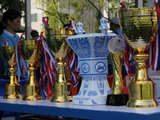berita perusahaan terbaru tentang Sponsor AVG 2017 Piala Juara Kota GDF Berhasil Diselesaikan,-- Tim GZ Memenangkan Piala Pahlawan Jia Biru dan Putih Lagi  1