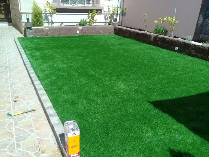 High Density 35mm Artificial Turf Grass Untuk Taman 18900 Jahitan / M2 0