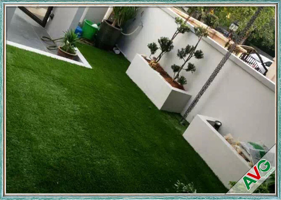 CINA SGS Landscaping Artificial Grass Carpet Roll Dengan Bahan Monofil PE / Curly PPE pemasok