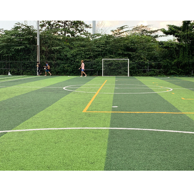 CINA Lantai Karpet Olahraga Sepak Bola Luar Ruangan Rumput Buatan PP + Leno Backing pemasok