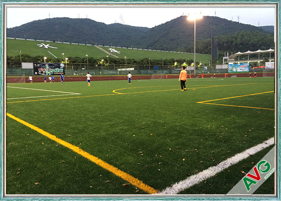 CINA Rumput Sintetis Sepak Bola Tahan UV Umur Panjang Semua Cuaca Standar FIFA pemasok