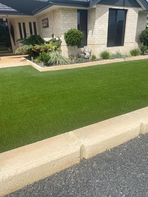 Karpet rumput buatan 50MM Rumput sintetis untuk rumput lanskap taman pemasok