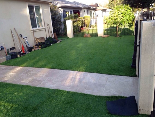 Karpet Rumput Sintetis Rumput Buatan Takdir Tinggi untuk taman pemasok
