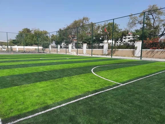 Kelas Tinggi Desain Baru Rumput Sepak Bola Rumput Buatan Rumput Buatan 40mm pemasok